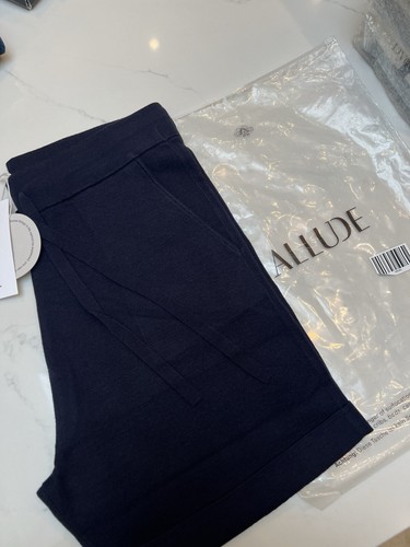 Allude 100 virgin wool - 100%,